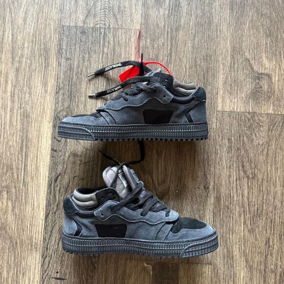 Off-white 'Floating Arrow' Grey and Black Trainers 38 - Picture 2 of 5